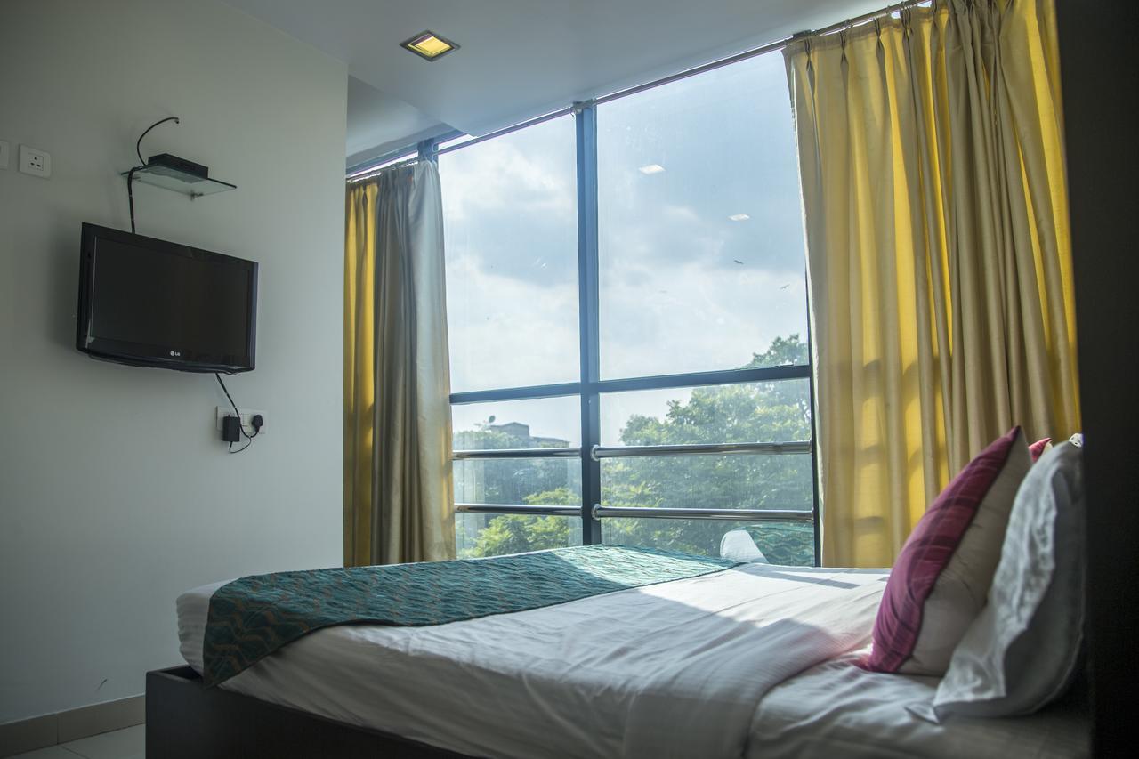 Hotel Amby Inn New Delhi Extérieur photo