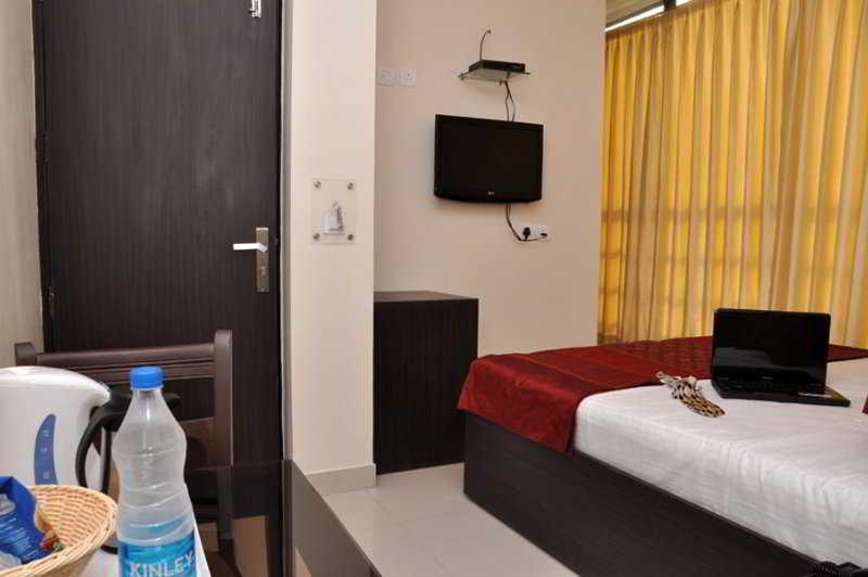 Hotel Amby Inn New Delhi Extérieur photo